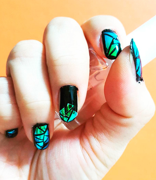модные ногти 2016 эффект разбитого стекла черно-зеленый